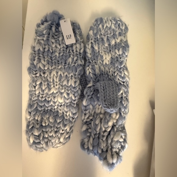 GAP Blue And White Chunky Knit Gloves Mittens NWT - Picture 1 of 3